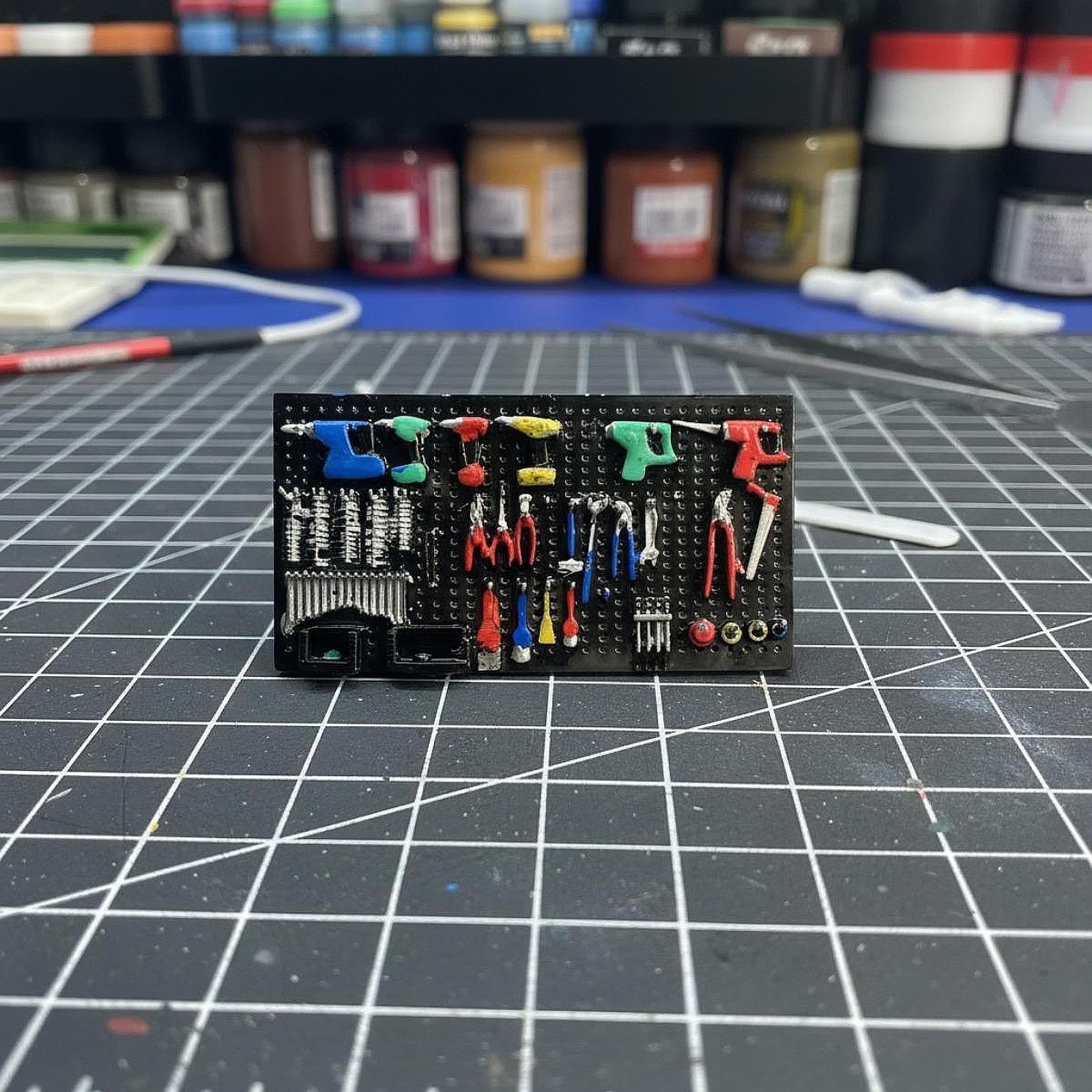 1:64 Electric Drill Pegboard M - đánh giá và giá Auto Repair Shop Layout